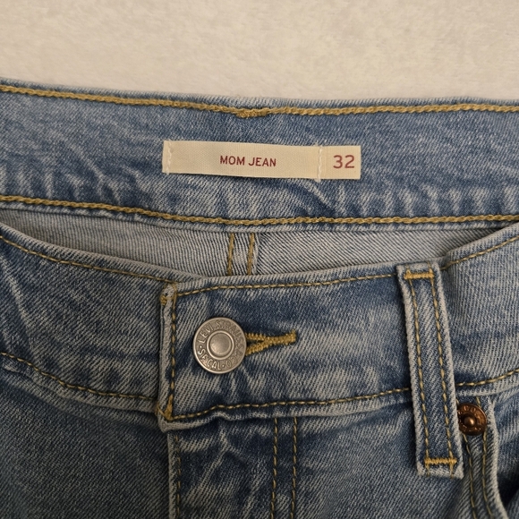 Levi's Mom Jeans - Picture 3 of 10